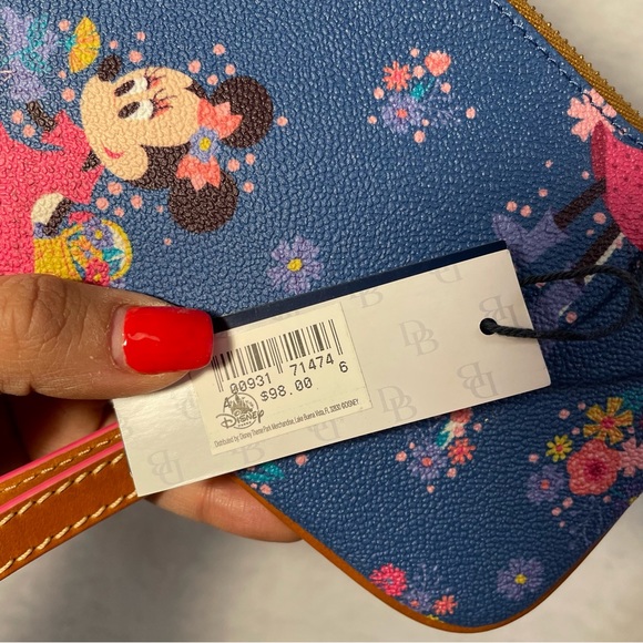 Epcot International Flower & Garden Festival 2021 Dooney & Bourke Wristlet NWT - Picture 6 of 8